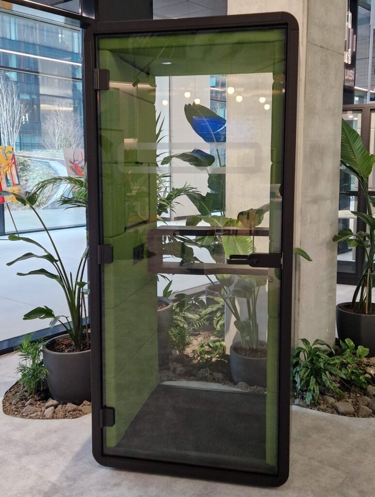 mSmart Office - kabiny akustyczne i meble biurowe