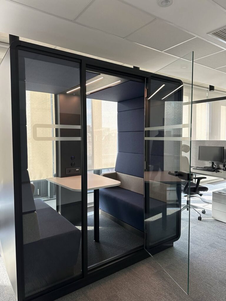 mSmart Office - kabiny akustyczne i meble biurowe