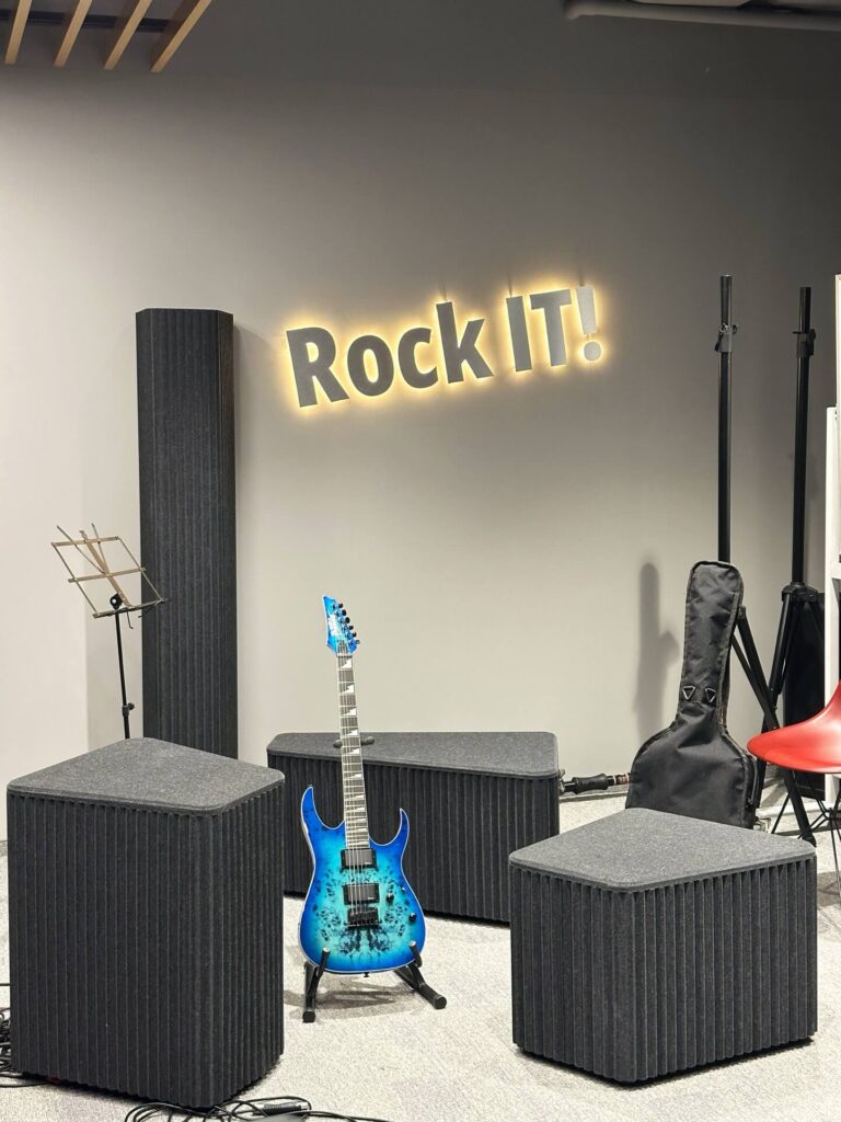 mSmart Office - kabiny akustyczne i meble biurowe