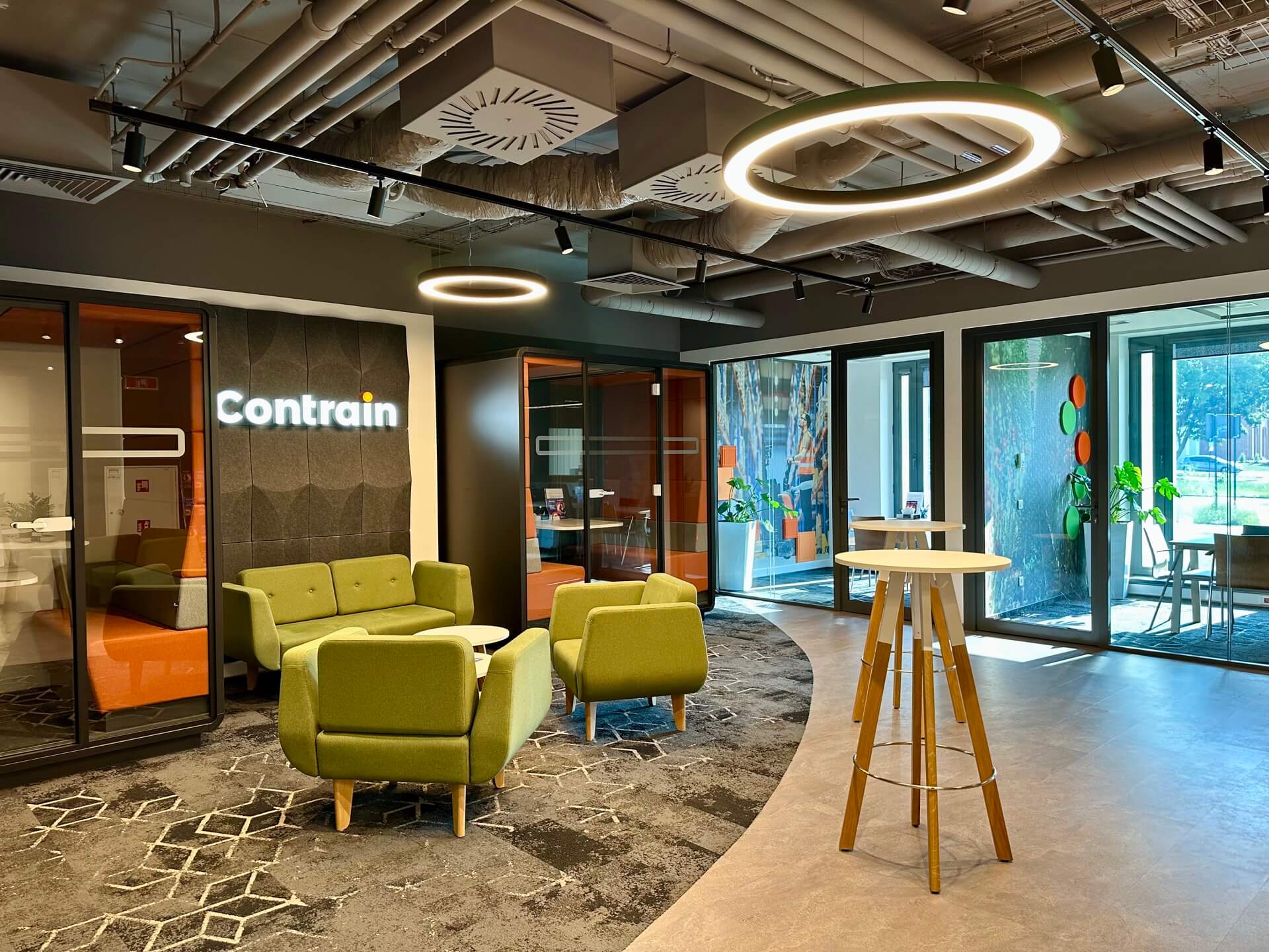 mSmart Office - kabiny akustyczne i meble biurowe Realizacja pod hasłem #PeopleWorkSynergy