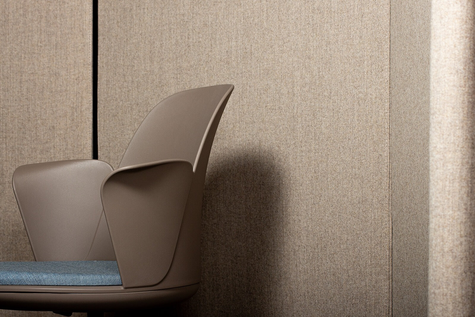 mSmart Office - kabiny akustyczne i meble biurowe Bejot Haali